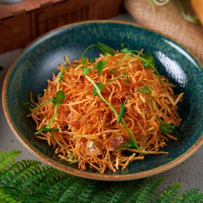 Салат с курицей гриль и картофелем пай в Рестобар Ферум по цене 290