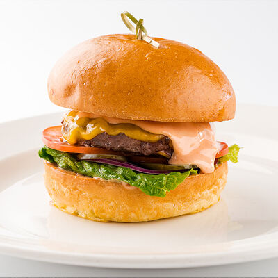 Чизбургер в Udcкафе Upside Down Cake по цене 520 ₽