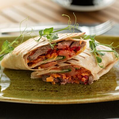 Ролл с говядиной в Bun по цене 450 ₽