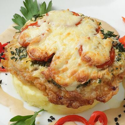 Ланч №4Бризоль по-французски на толченом картофеле в Максимилианс по цене 440 ₽