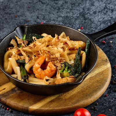 Токпокки с морепродуктами в соусе чили-карамель в Mesto Sushi & Grill по цене 790