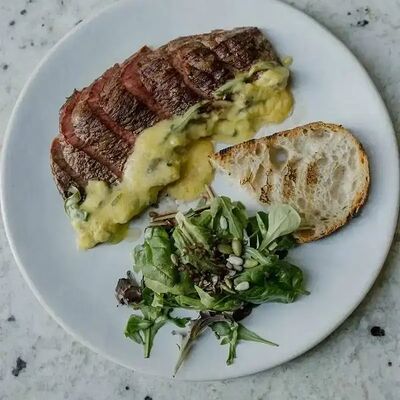 Пиканья с соусом беарнез в Tin по цене 1400 ₽