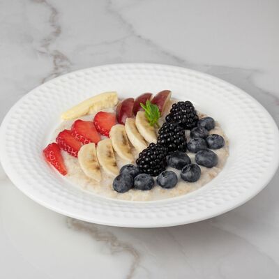 Овсяная каша с фруктами в Пельменная по цене 190 ₽