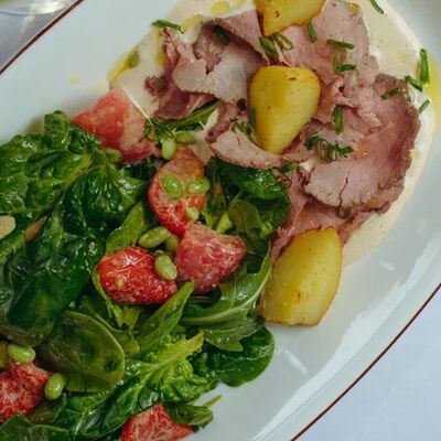 С ростбифом из фрикантона и соусом тоннато в Роланд по цене 780 ₽