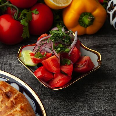 Овощная нарезка с зеленью в Плов & Лагман по цене 310