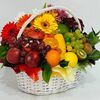 Корзина со свежими фруктамив Дарите красиво по цене 15799