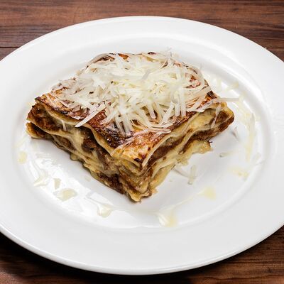 Лазанья с рваной свининой, моцареллой и трюфельным маслом в Трактир Колесо по цене 742 ₽