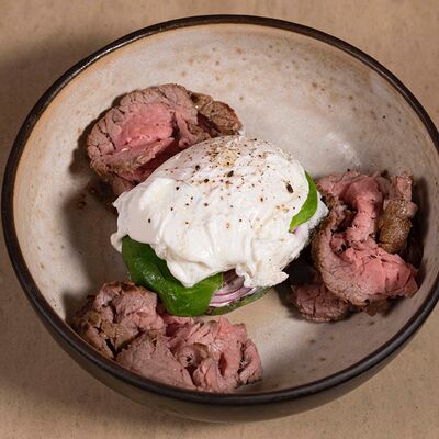 Авокадо, пашот с греческим йогуртом и ростбифом в Fino по цене 600 ₽