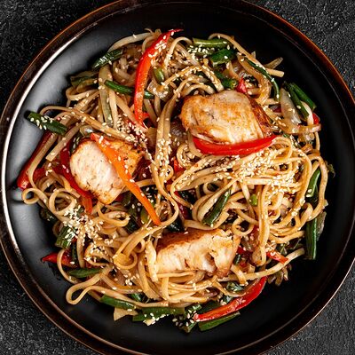 Лапша с курицей в Ем с Матрёшкой по цене 700 ₽