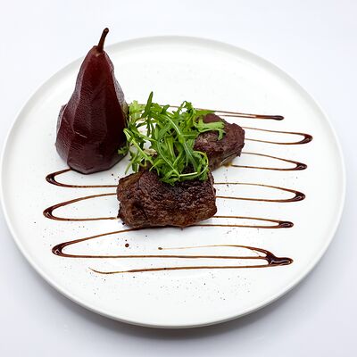 Стейк из говядины с грушей в красном вине в Собрание по цене 1215 ₽