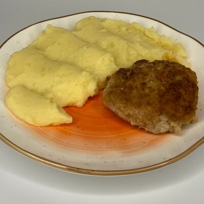 Котлета домашняя с гарниром на выбор в Моя грушенька по цене 260 ₽