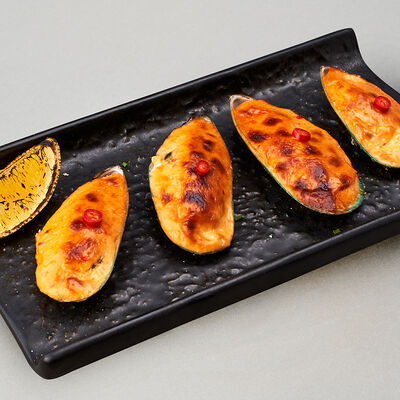 Запеченные мидии в соусе спайси в Gaijin по цене 1060 ₽