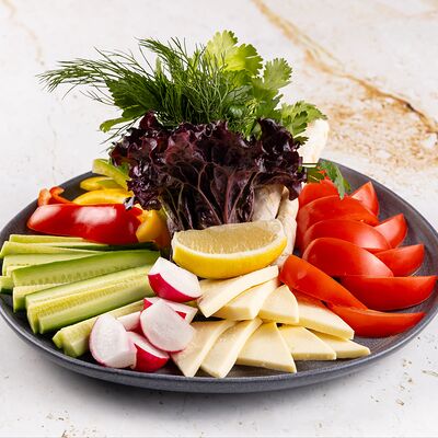 Нарезка из свежих овощей в Shashlyk Pub по цене 3330 ₸