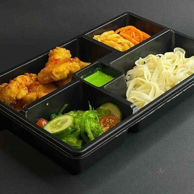 Бенто с куриным филе в Пару палок по цене 590 ₽