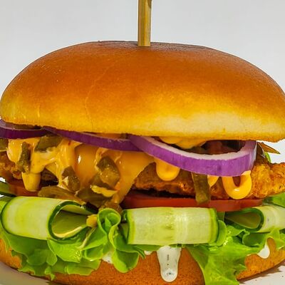 Бургер острыйв Добрая кухня по цене 549 ₽