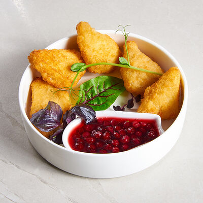 Жаренный сыр сулугуни с брусничным вареньем в Sugar Mama по цене 490 ₽