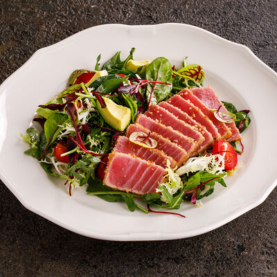 Салат с тунцом в Ginza по цене 1990 ₽