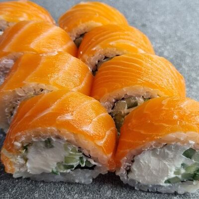 Филадельфия с огурцом в Sushitop по цене 620 ₽