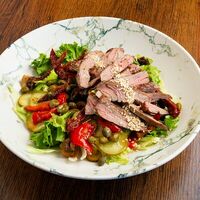 Стейк салат в BBJ Burger & Bar