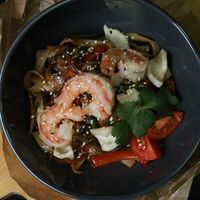 Wok с говядиной и лапшой соба в Sushi Box