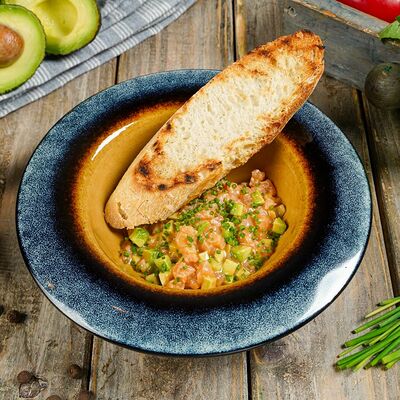 Тар тар из лосося в Море лосося по цене 1190 ₽