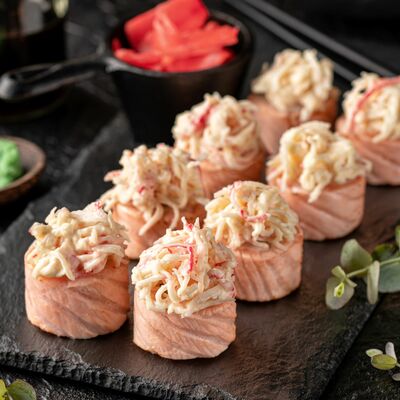 Ролл Сяке Татаки в СушиСтор по цене 389