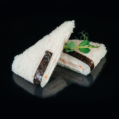 Онигири с креветкой и сыром в Суши Профи по цене 439 ₽