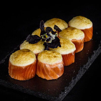 Филадельфия хот ролл в SushiShop51 по цене 975 ₽