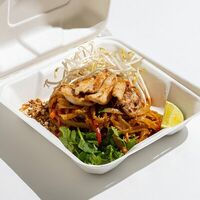 Пад тай с цыплёнком в Yoda thai food