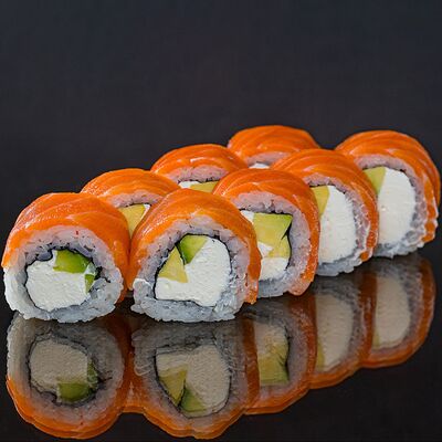 Филадельфия люкс с авокадо в Васаби по цене 1230 ₽