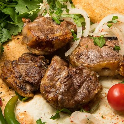 Шашлык из бараньей мякоти в Гурман студия по цене 550 ₽