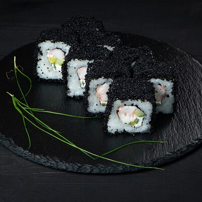 Калифорния Black с креветкой в Sushi n roll по цене 1035 ₽