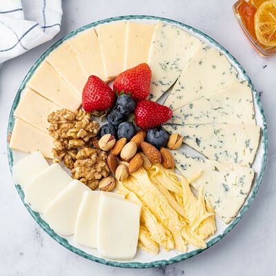 Сырная тарелка в Лори кафе по цене 1190 ₽