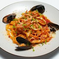 Паста с морепродуктами в томатном соусе в Gastro Bar Pasta&Pizza