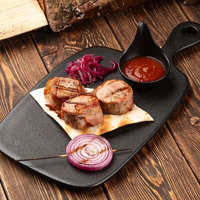 Свиные медальоны в беконе в Паб 357 по цене 455 ₽