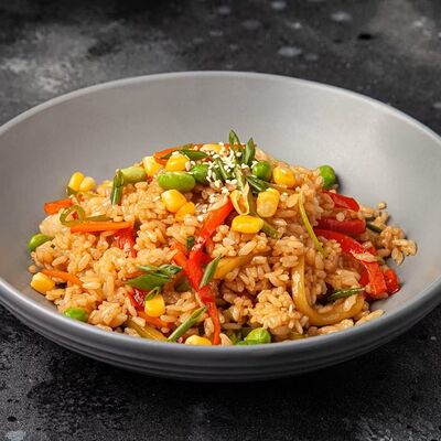 Рис с курицей и овощами соусом терияки в Лапша & Суши по цене 469 ₽