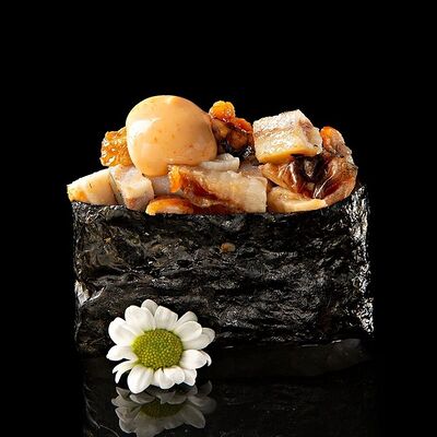 Гункан копчёный угорь в Экспресс суши De Luxe по цене 330 ₽