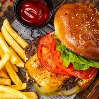 Фирменный бургер с котлетой из курицы в Ганс и Марта