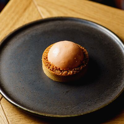 Тарт с мандарином и апельсиновой карамелью в Brera по цене 600 ₽