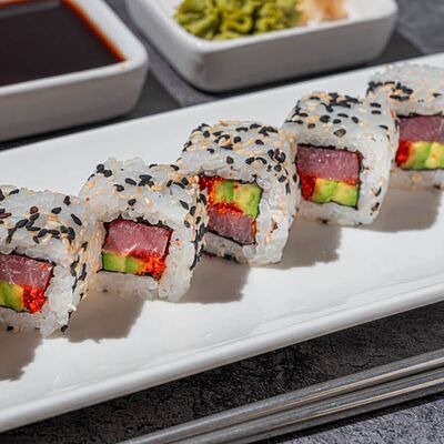 Калифорния Fresh с тунцом в Msushi по цене 855 ₽