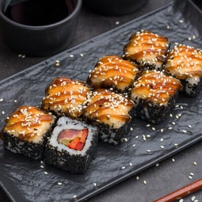 Ролл запеченный Острый тунец в Omakase Yoshitake Sushi по цене 839 ₽