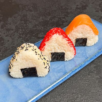 Онигири сет 3 шт в Лосось Sushi & Oysters по цене 770 ₽