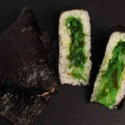 Онигири с чукой в Японец по цене 230 ₽