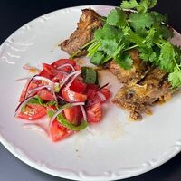 Лопатка баранья, томленная с салатом из свежих овощейв Разгуляй