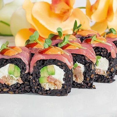 Ролл Филадельфия Блэк с угрем и тунцом в Луиджи & Тосё по цене 699