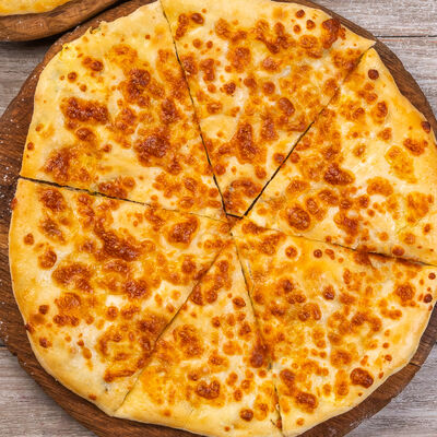 Хачапури с яйцом в Грузинское кафе Ван Гоги по цене 325 ₽