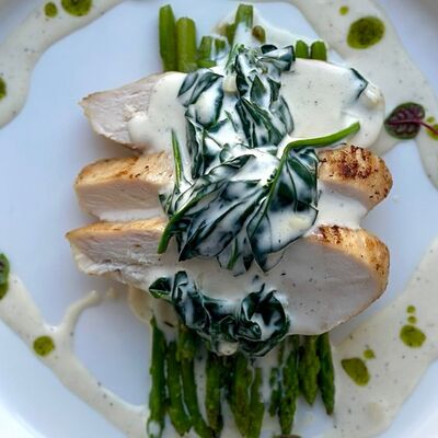 Курица в сливочном соусе со спаржей в Crystal по цене 850 ₽