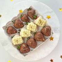 Клубника в шоколаде Дуэт в MCakes - торты и десерты
