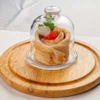 Блинчики с маслом и красной икрой в Троицкий