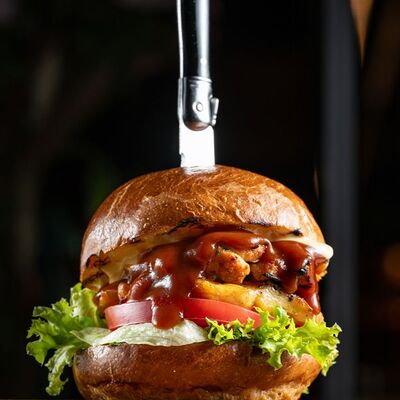 Чикен-бургер с фермерским цыпленкомв Мясной синдикат по цене 1490 ₽